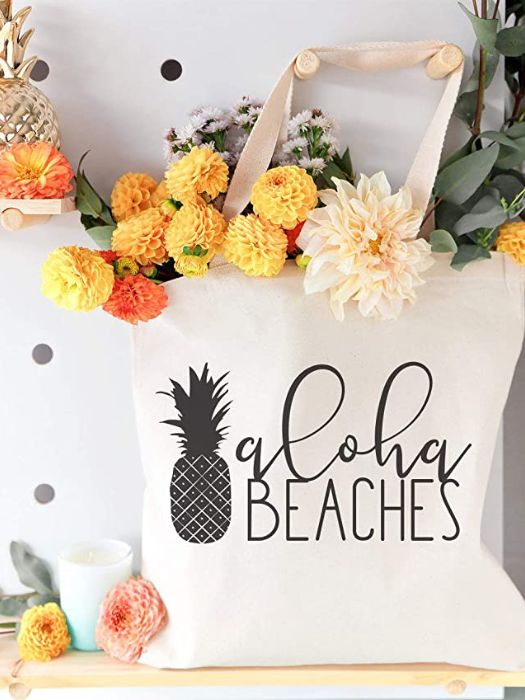 39 Stunning Hawaiian Wedding Gifts To Help Inspired You 2022 15 Personalized Wedding Gifts In Honolulu Tote Bags