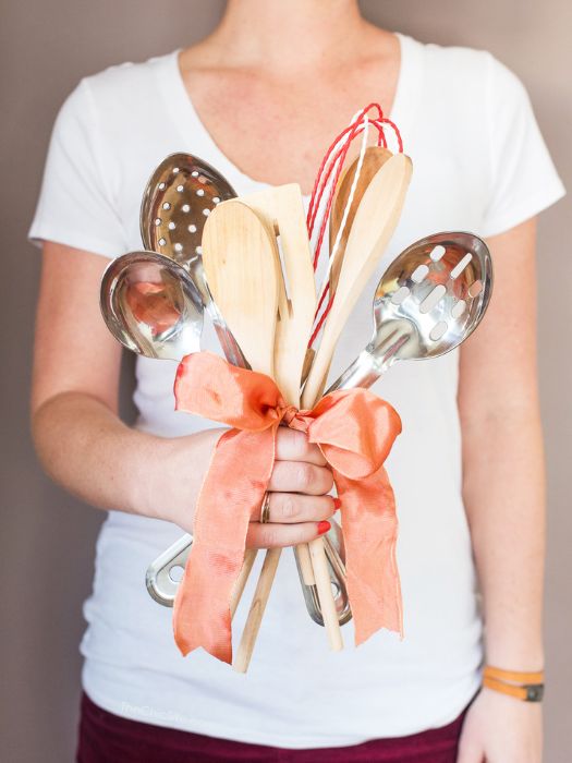 43 Easy DIY Wedding Gifts For Any Couples That You Can Make 10 Homemade Kitchen Utensil Bouquet For Gift