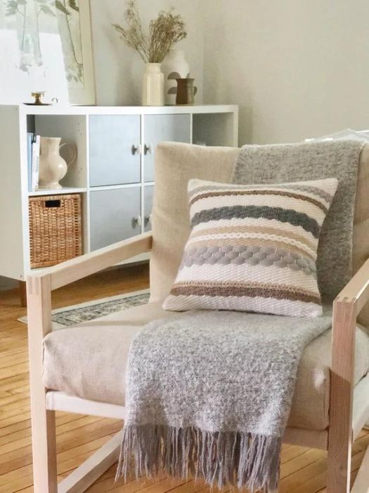 43 Easy DIY Wedding Gifts For Any Couples That You Can Make 15 DIY Gifts For Wedding No-Weave Pillow