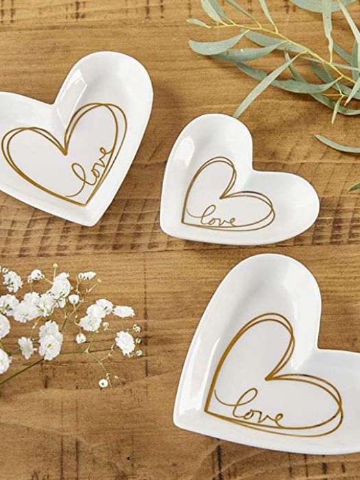 43 Easy DIY Wedding Gifts For Any Couples That You Can Make 39 DIY Ring Holder For Couples