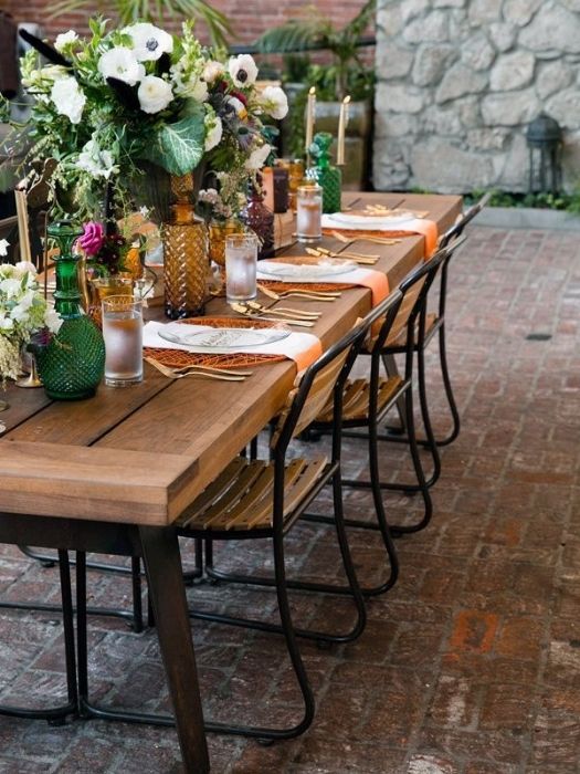 39 Charming Farmhouse Wedding Decor Ideas For Your Big Day 30 Farmhouse Chic Wedding Decor Eclectic Tables capes