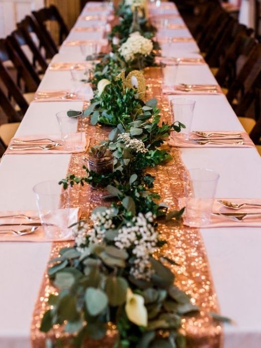 Top 42 Best Minimalist Wedding Decor To Celebrate Your Day 76 Minimalist Wedding Decor Tablespace With Gold Table Runner