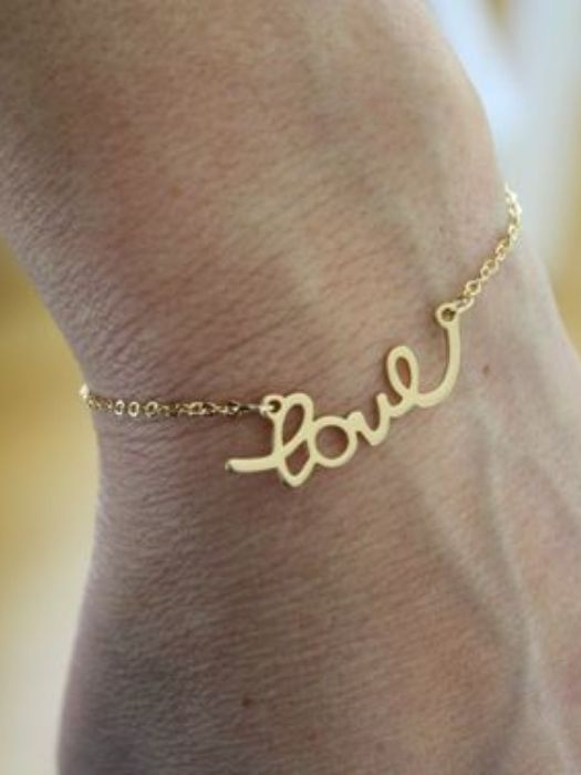 40 Best Engagement Party Gifts From Parents For Any Couples 19 Engagement Party Gifts From Parents - Dainty Gold Bracelet