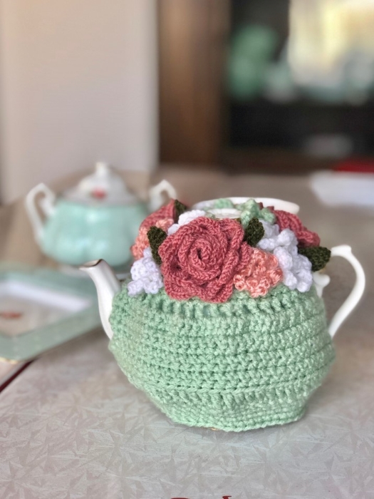 43 Easy DIY Wedding Gifts For Any Couples That You Can Make 40 Floral Teapot Cozy
