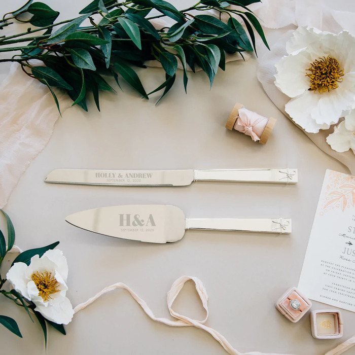 30 Extraordinary Wedding Cake Cutting Set Ideas In 2022 21 Vera Wang Love Knot Cake Cutting Set