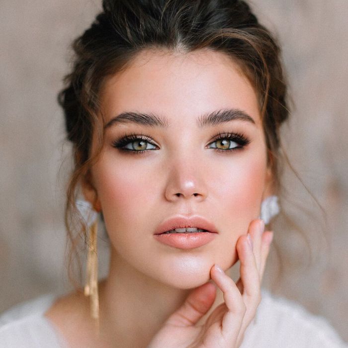 Perfect 52 Makeup For Wedding Ideas For Any Bride Skin Tones 1 Smokey Eyes And Neutral Light Skin Wedding Day Makeup