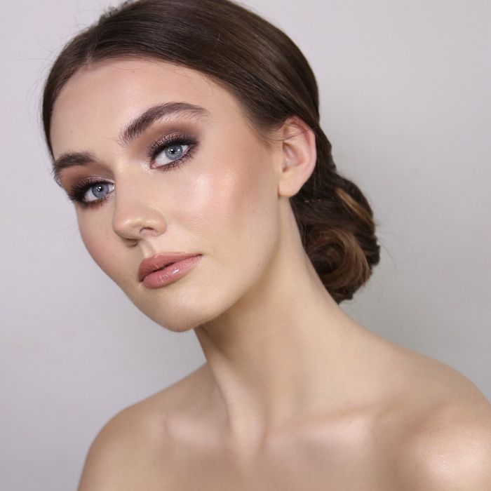 Perfect 52 Makeup For Wedding Ideas For Any Bride Skin Tones 10 Dusky Eyes and Rosy Lips Wedding Makeup Ideas