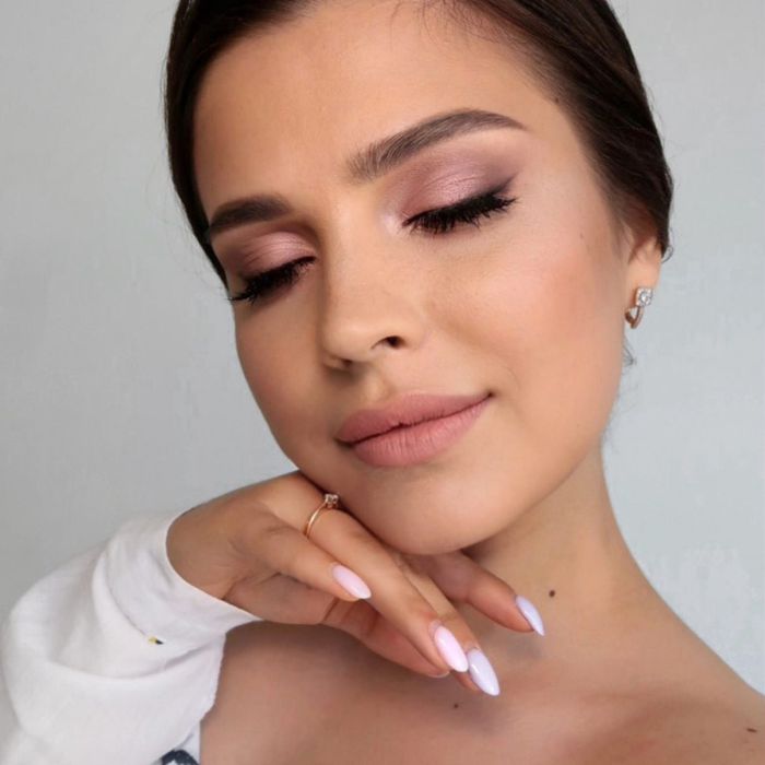 Perfect 52 Makeup For Wedding Ideas For Any Bride Skin Tones 34 Pink Lips with Winged Liner For Medium Skin Tone